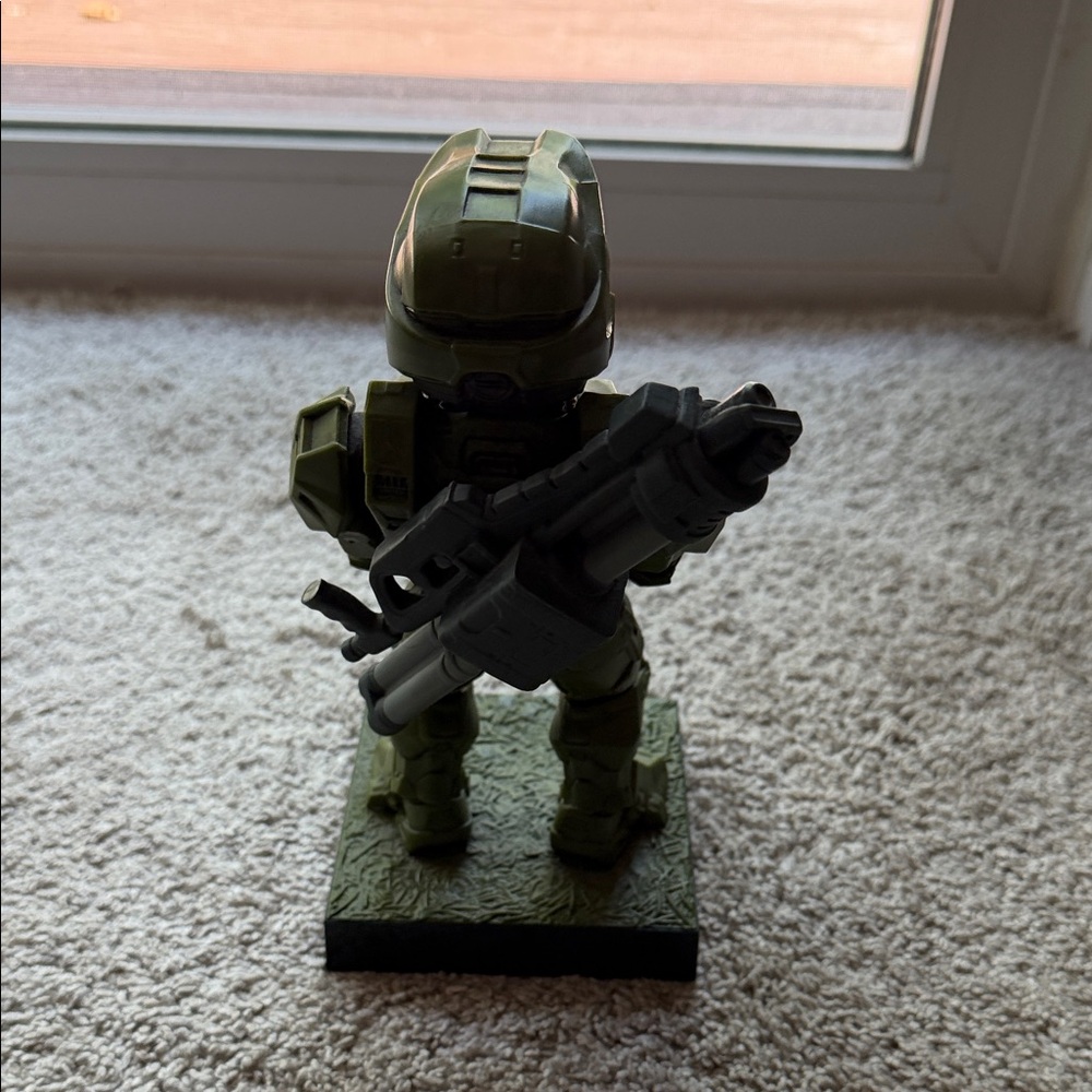 Halo Olive Green Spartan Figure with Orange Visor - Picture 3 of 9